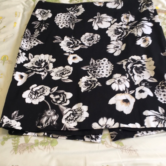 White House black market skirt - Picture 1 of 5